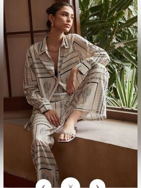 NWT COMMENSE SATIN CACTUS PRINT PANTS SET